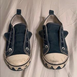 🌵 2/$10 Shark shoes! From Gymboree